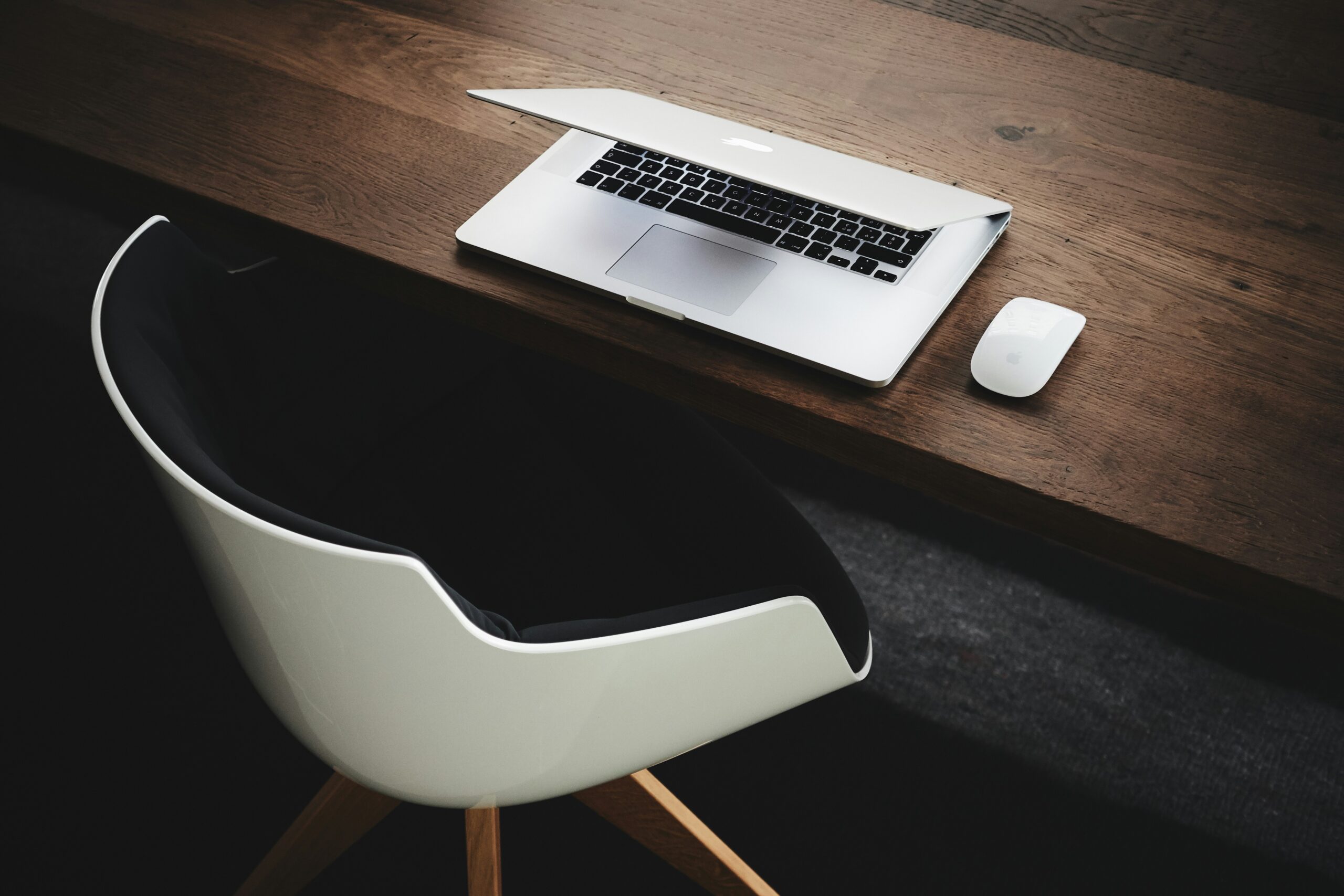 services-01 luca bravo 9l 326fiszk unsplash